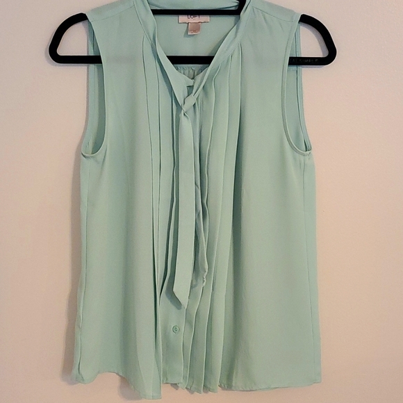 Pleated Loft Blouse - Picture 4 of 4